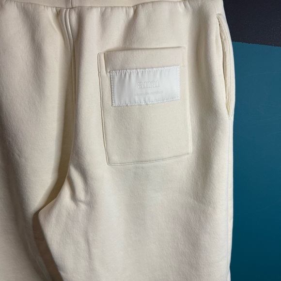 Ami Cream Pocket Detail - Picture 11 of 16
